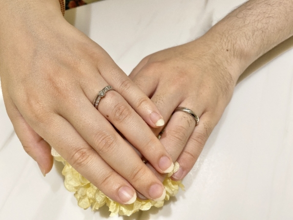 神戸市東灘区　エメルワールの婚約指輪とマリアージュエントの結婚指輪