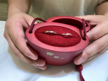 兵庫県西宮市　輝彩の婚約指輪とひなの結婚指輪をご成約頂きました