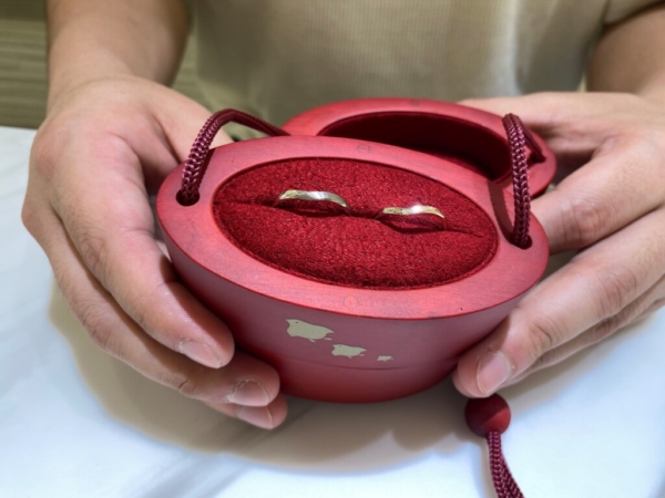 兵庫県西宮市　輝彩の婚約指輪とひなの結婚指輪をご成約頂きました