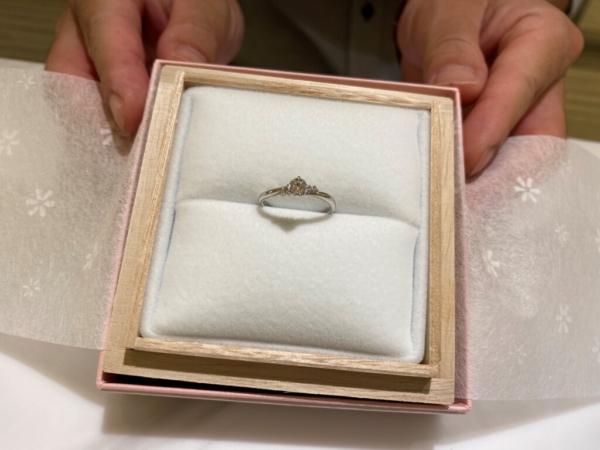 兵庫県加古川市　gardenオリジナルの婚約指輪、Something Blueとet.luの結婚指輪をご成約頂きました