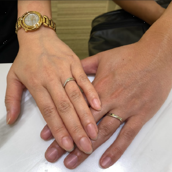 尼崎市gardenオリジナルの婚約指輪とUneMariageの結婚指輪をご成約頂きました。