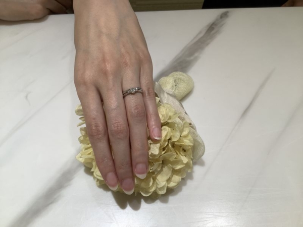 Milk＆strawberryの婚約指輪をご成約頂きました。