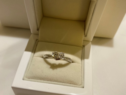 神戸市兵庫区　Private Beachの婚約指輪をご成約頂きました。