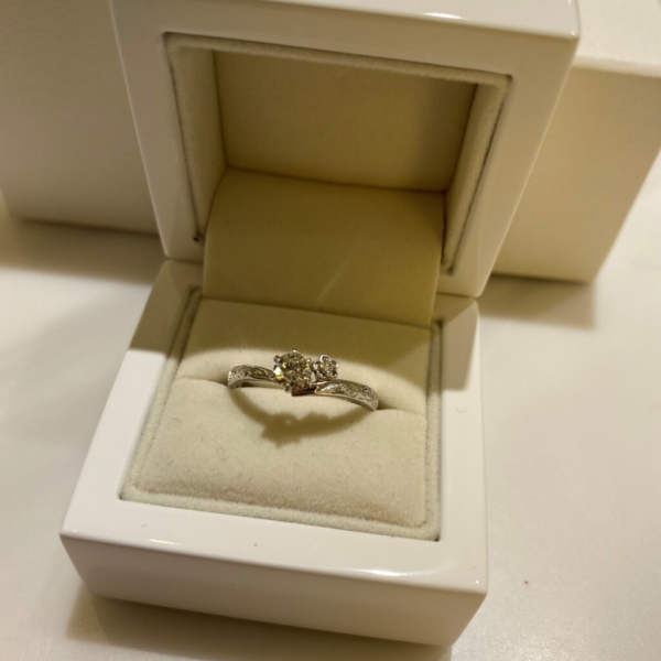 神戸市兵庫区　Private Beachの婚約指輪をご成約頂きました。