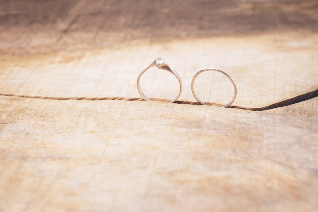 細い結婚指輪を使うとどうなる？選び方・メリット・デメリットを徹底解説３
